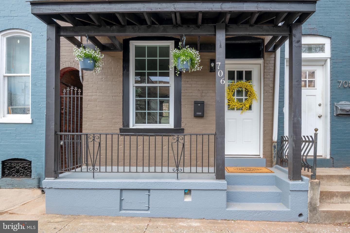 Property Photo: 706 N Queen Street PA 17603