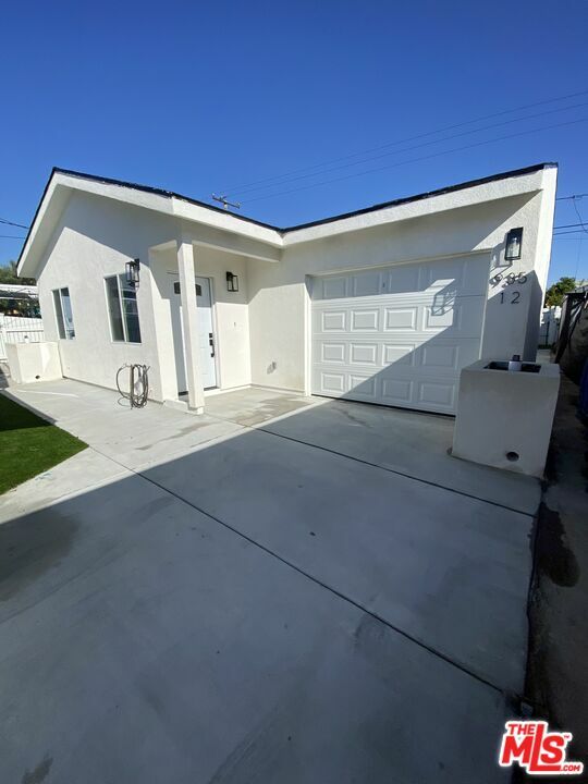 Property Photo: 935 E Fairview Blvd CA 90302