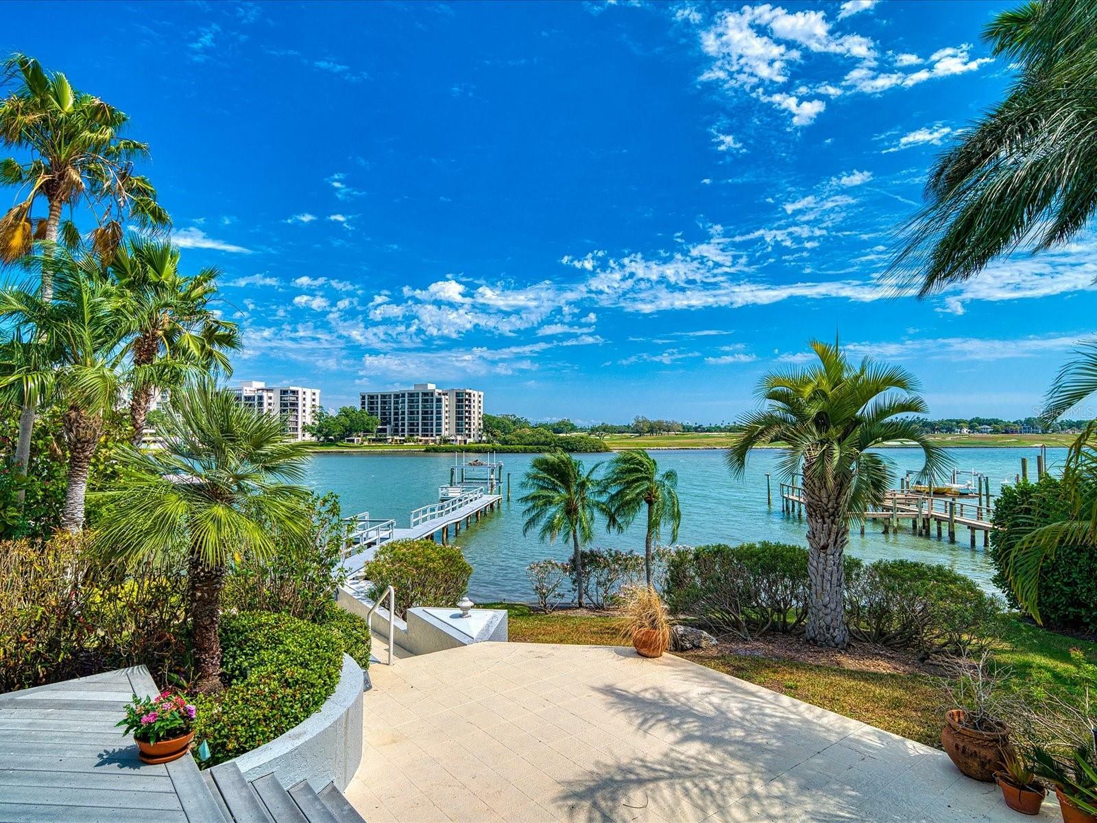 Property Photo: 433 Saint Andrews Drive FL 33756