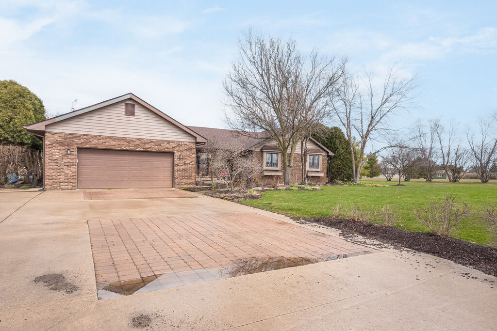 Property Photo: 12548 Horseshoe Lane IL 60442
