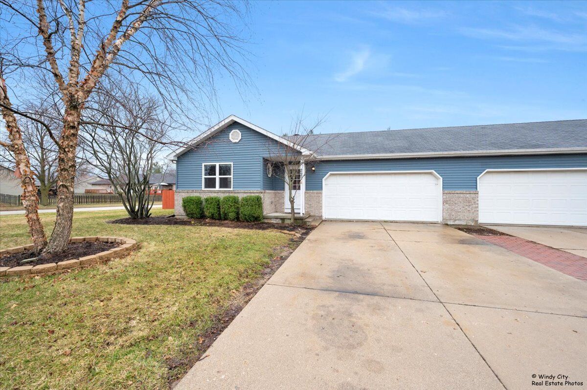 Property Photo: 227 Julie Lane IL 60140