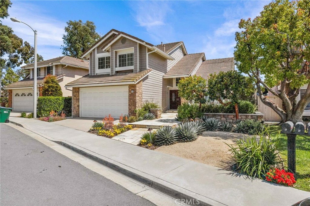 Property Photo:  6 Roanoke  CA 92620 