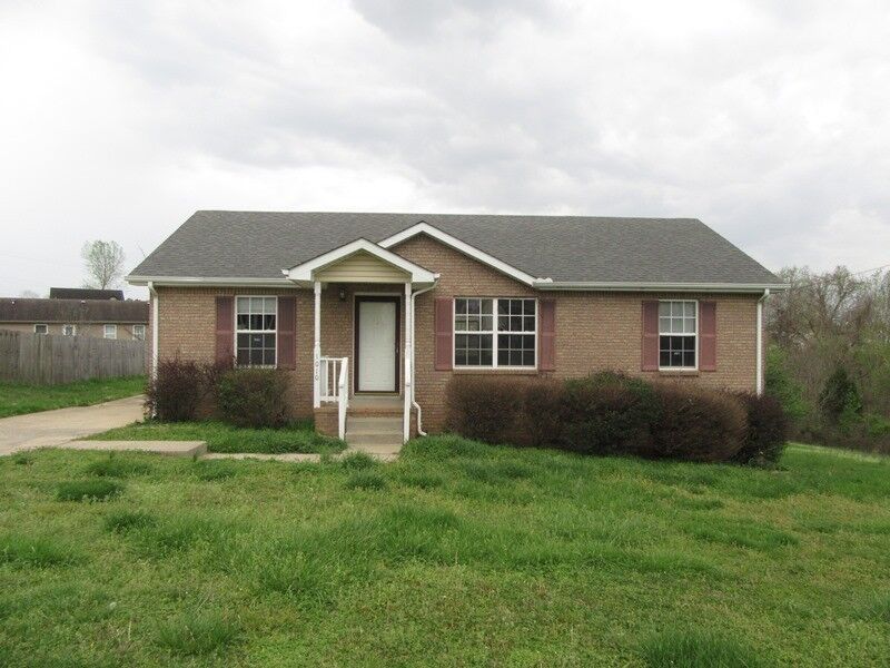 Property Photo: 1010 Bobcat Dr TN 37042