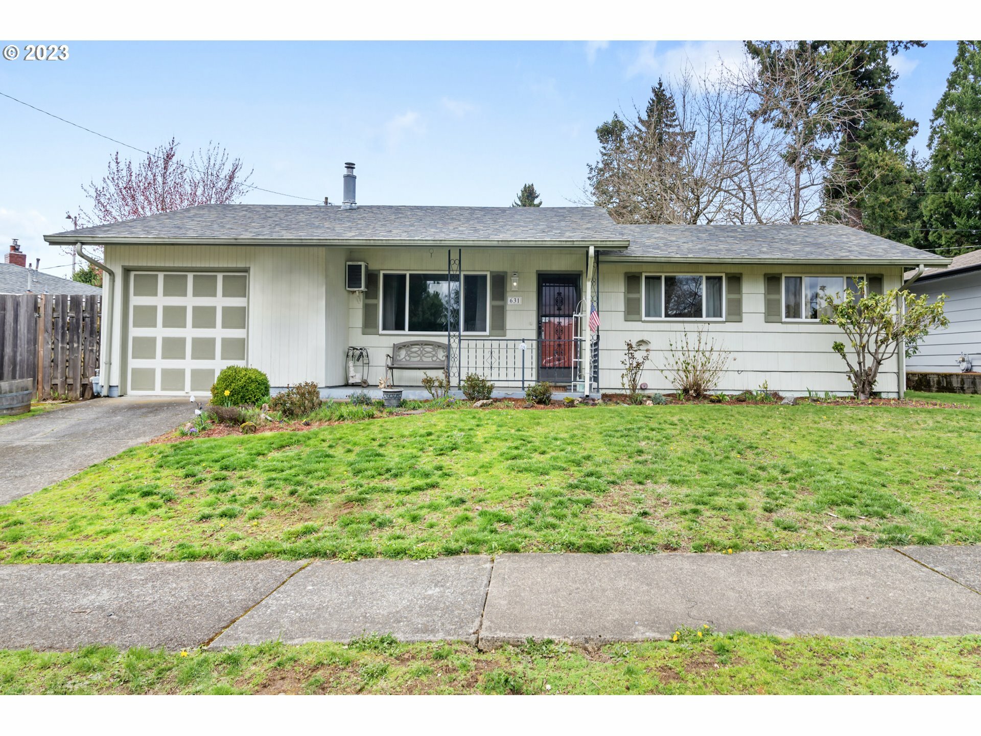631 SE 168th Ave  Portland OR 97233 photo