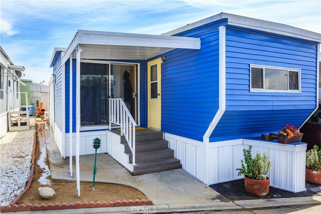 Property Photo: 1428 Beach 46 CA 90640