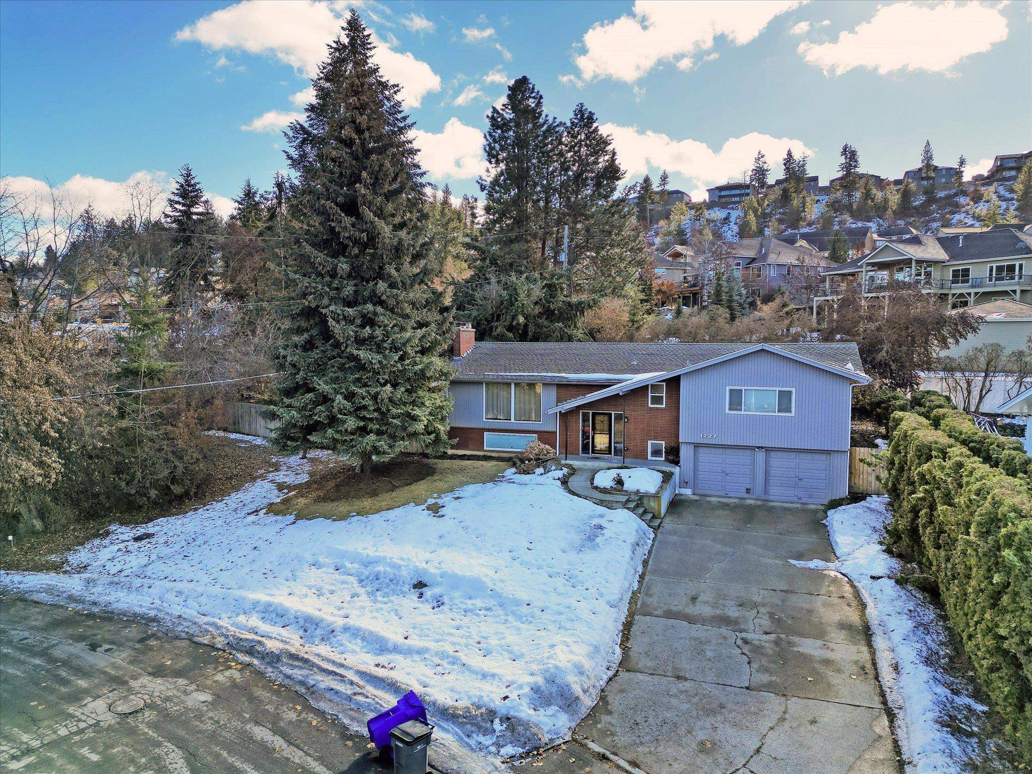 Property Photo: 1727 W Toni Rae Dr WA 99218