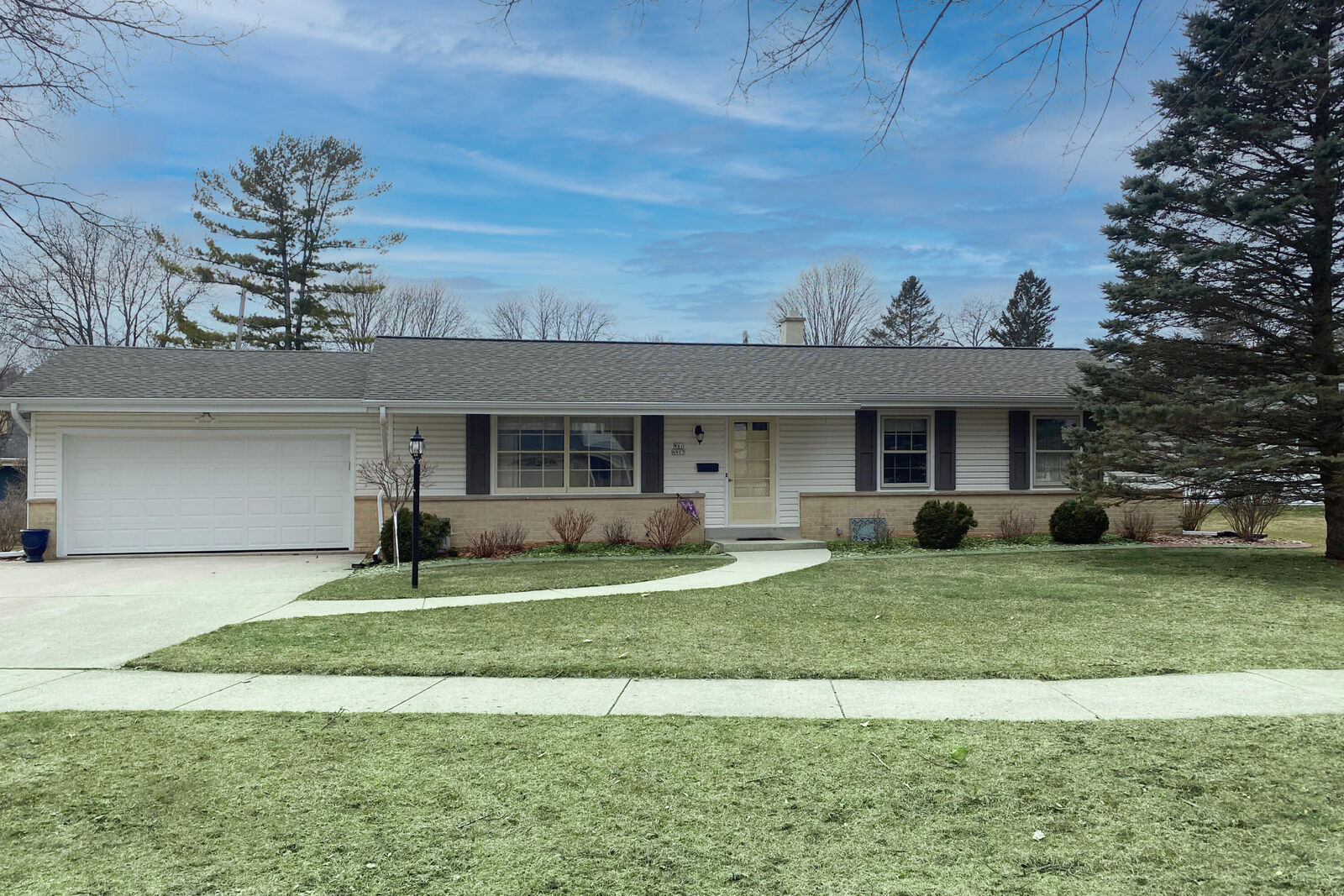 Property Photo:  W61n907 Arbor Dr  WI 53012 