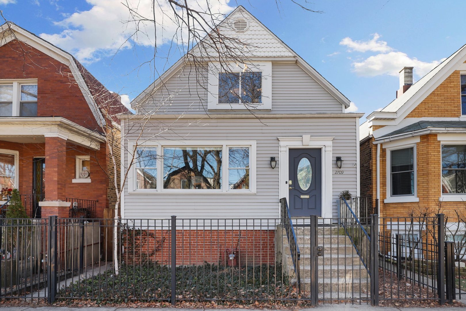 Property Photo: 2709 W Nelson Street IL 60618
