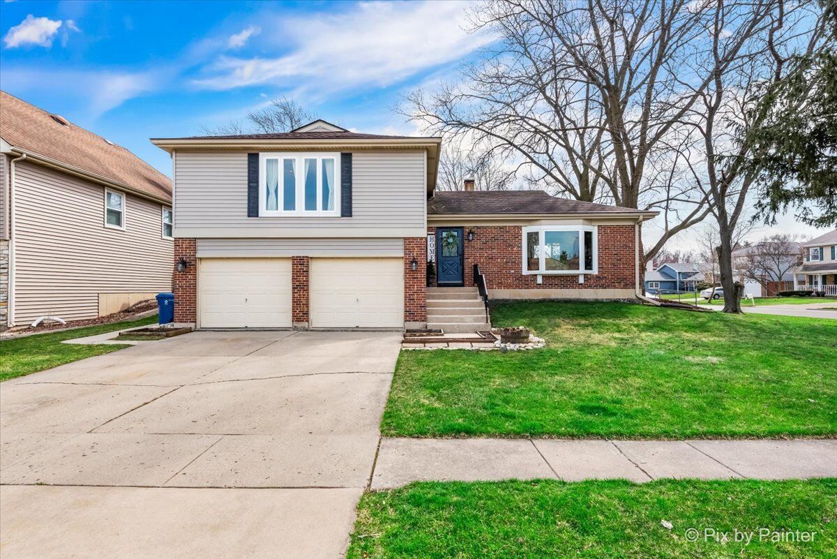 Property Photo:  1027 Confederation Drive  IL 60103 