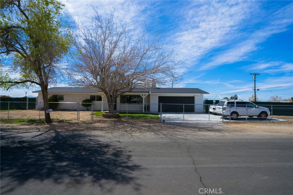 Property Photo:  13034 Lakota Rd  CA 92308 