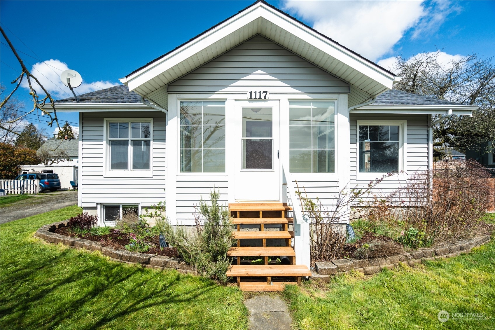 Property Photo:  1117 Alabama Street  WA 98226 