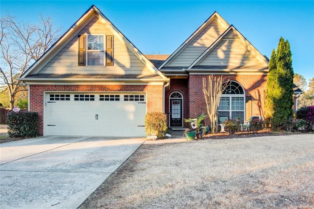 Property Photo: 768 York View Drive GA 30011