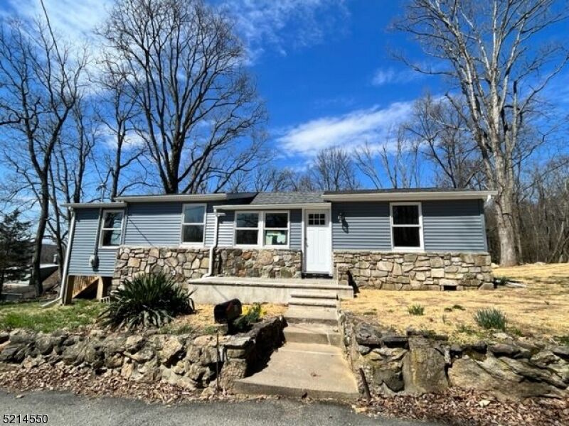 Property Photo:  15 Hilltop Rd  NJ 07882 