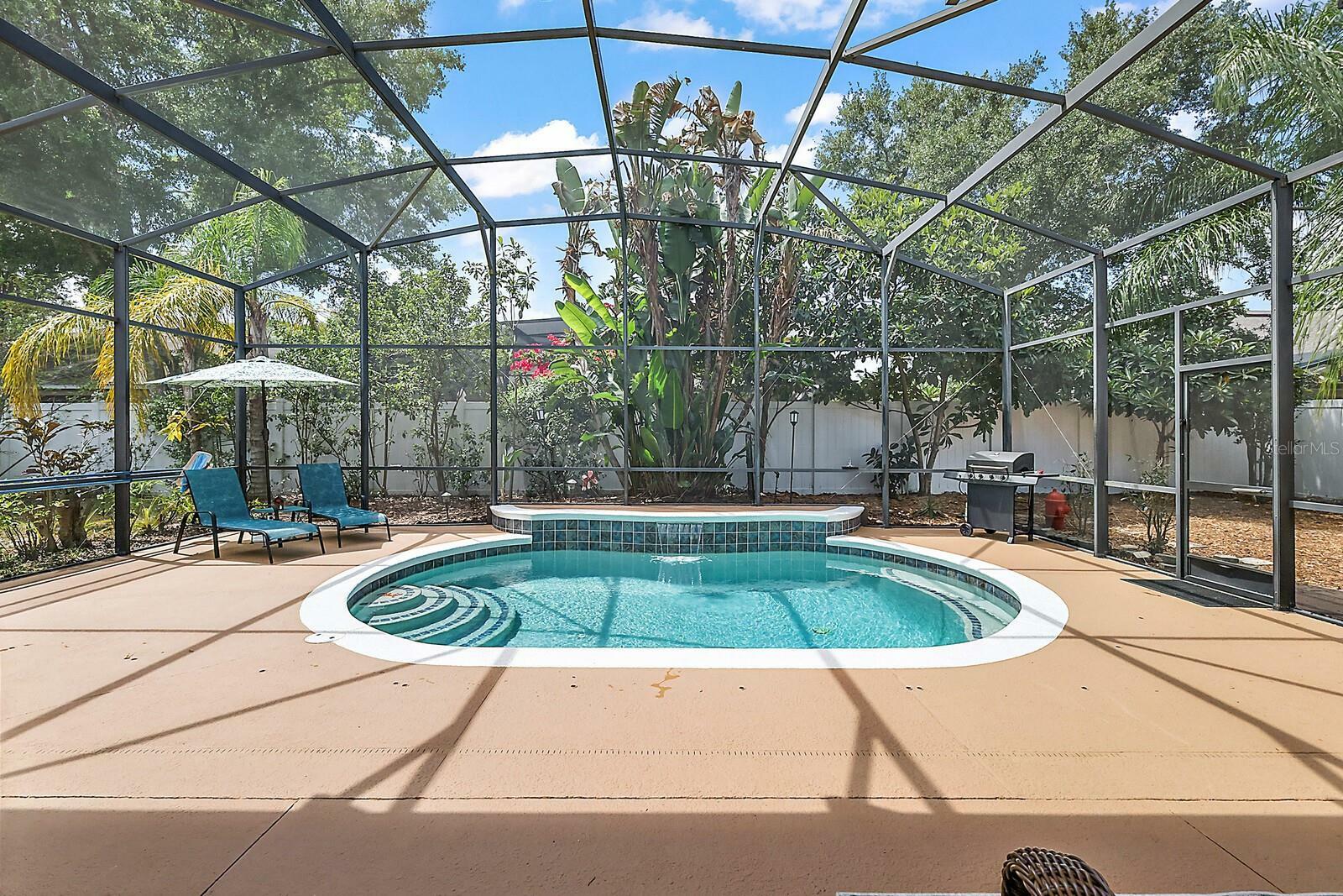 Property Photo:  204 E Blue Water Edge Drive  FL 32736 