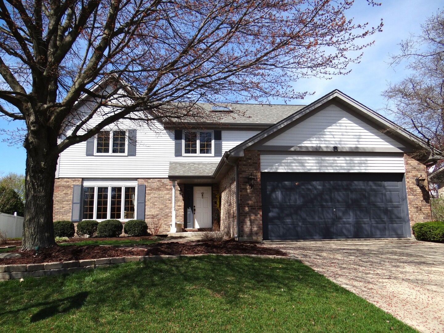 Property Photo:  8 Mayfair Lane  IL 60504 