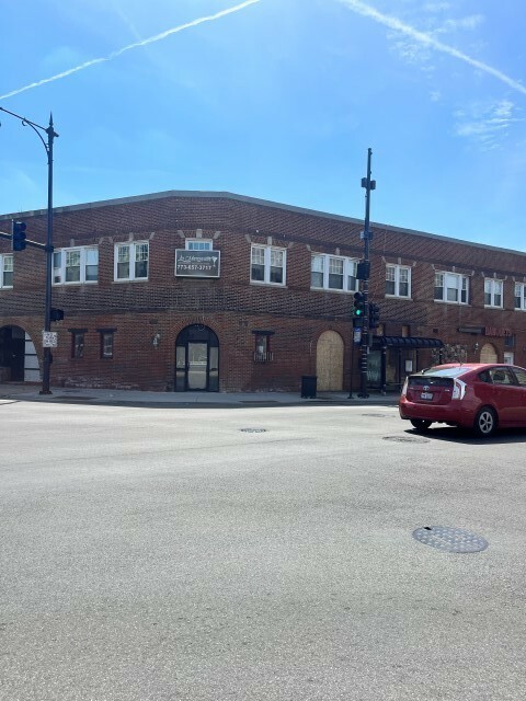 Property Photo: 5107 W Montrose Avenue 2W IL 60625