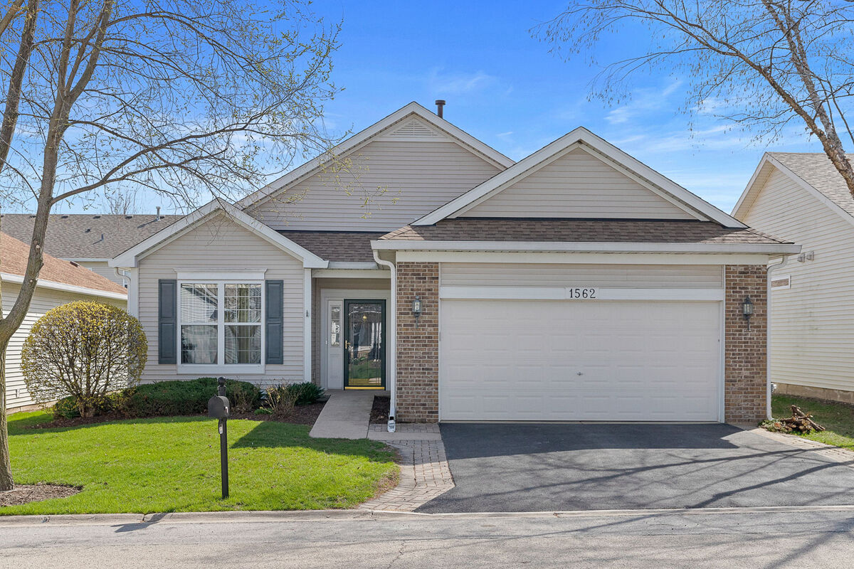 Property Photo: 1562 Benzie Circle IL 60446