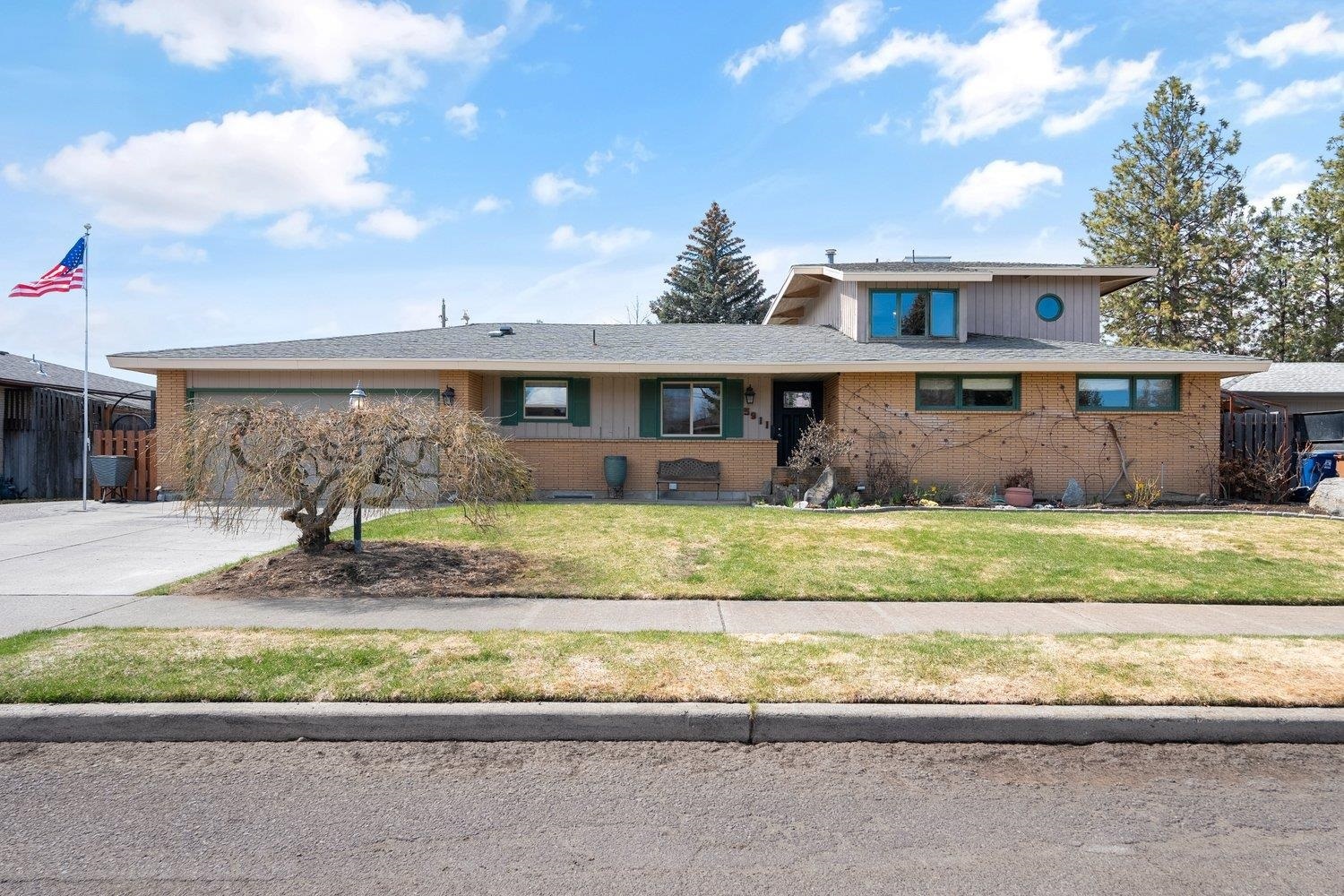 Property Photo: 5911 N Fleming St WA 99205