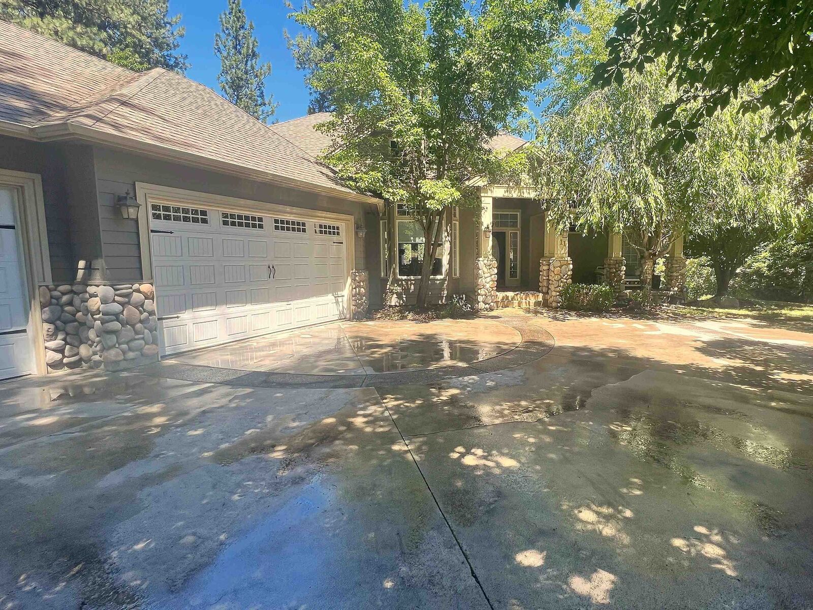 Property Photo: 11 E Meadowlane Rd WA 99224