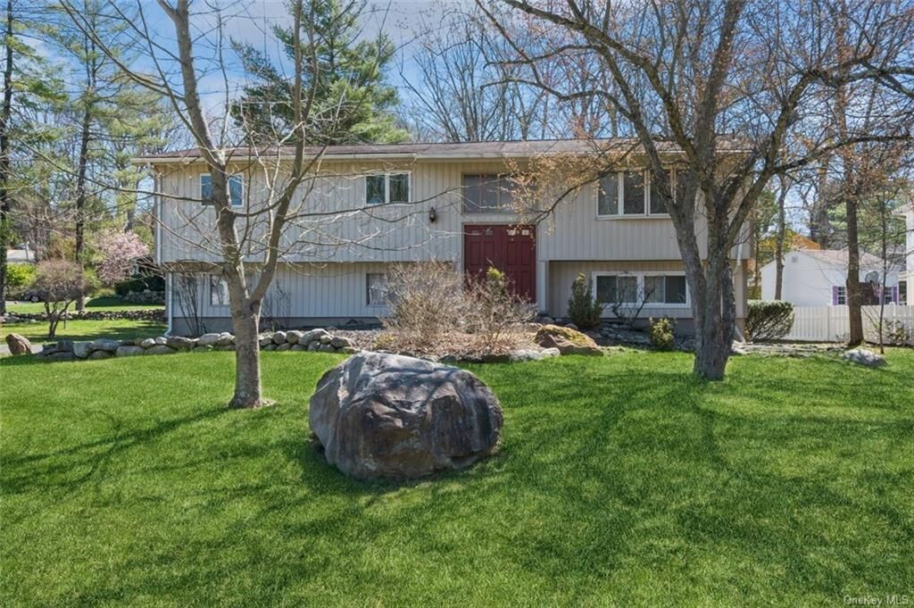 Property Photo:  4 Renfrew Road  NY 10977 