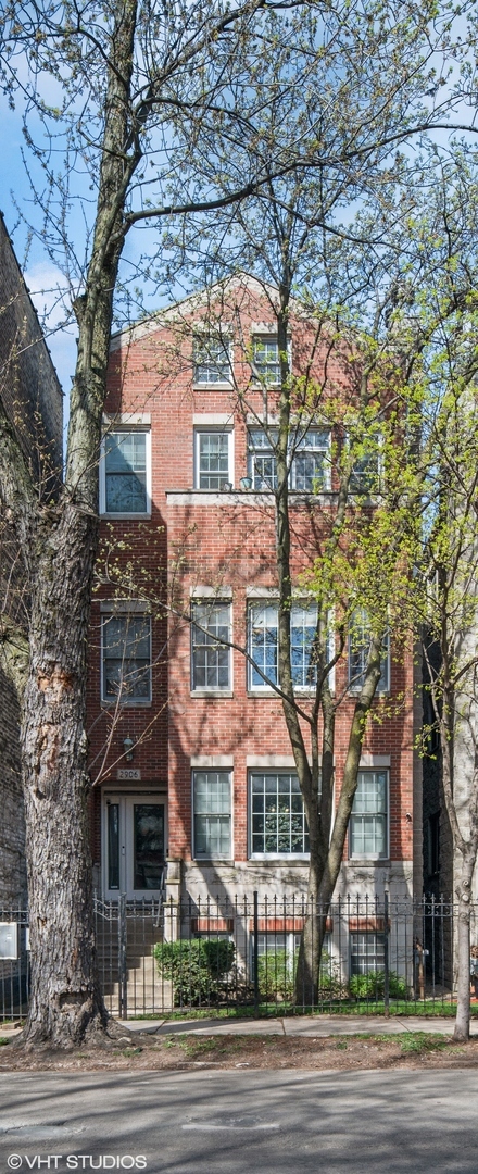 Property Photo:  2906 N Damen Avenue 2  IL 60618 