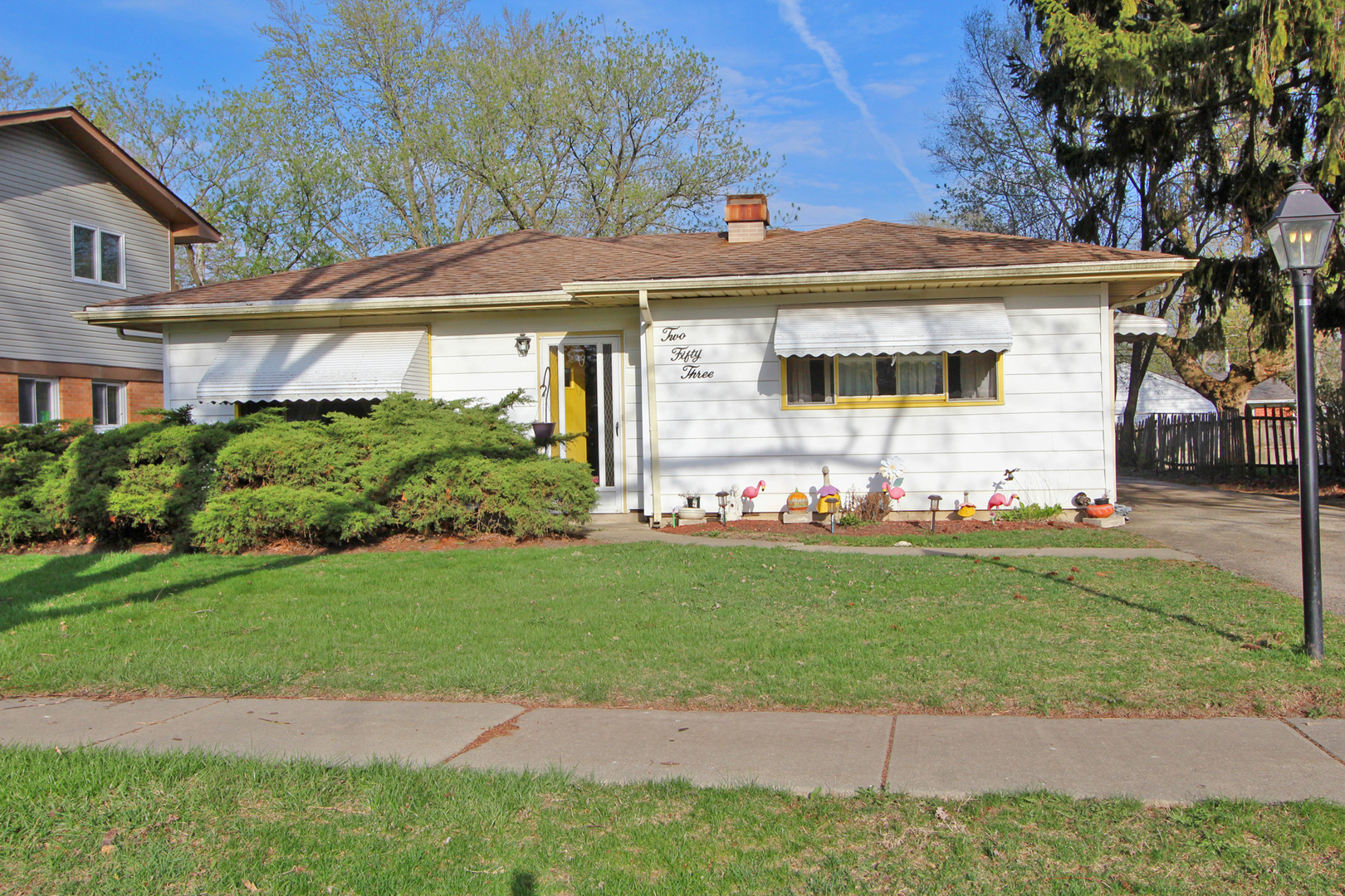 Property Photo:  253 Cindy Lane  IL 60090 