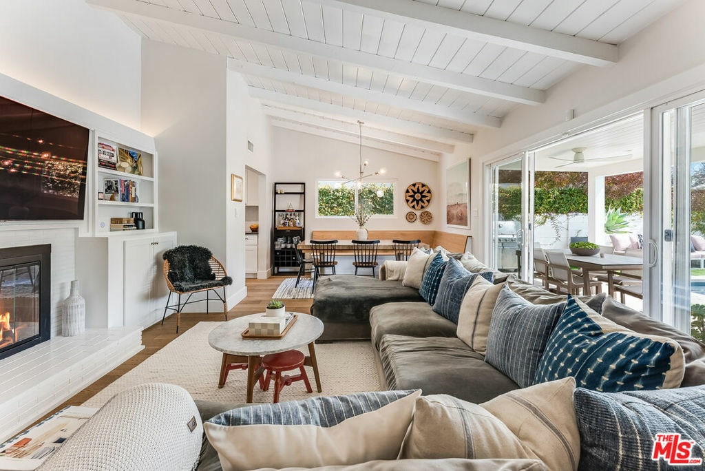 Property Photo: 13406 Albers Street CA 91401