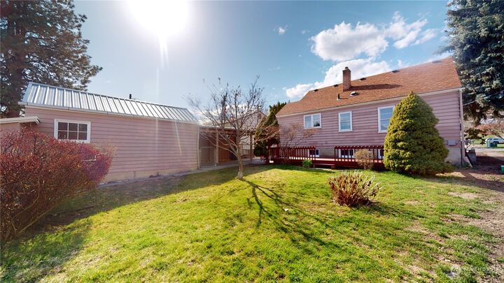 Property Photo: 718 4th Avenue N WA 98840