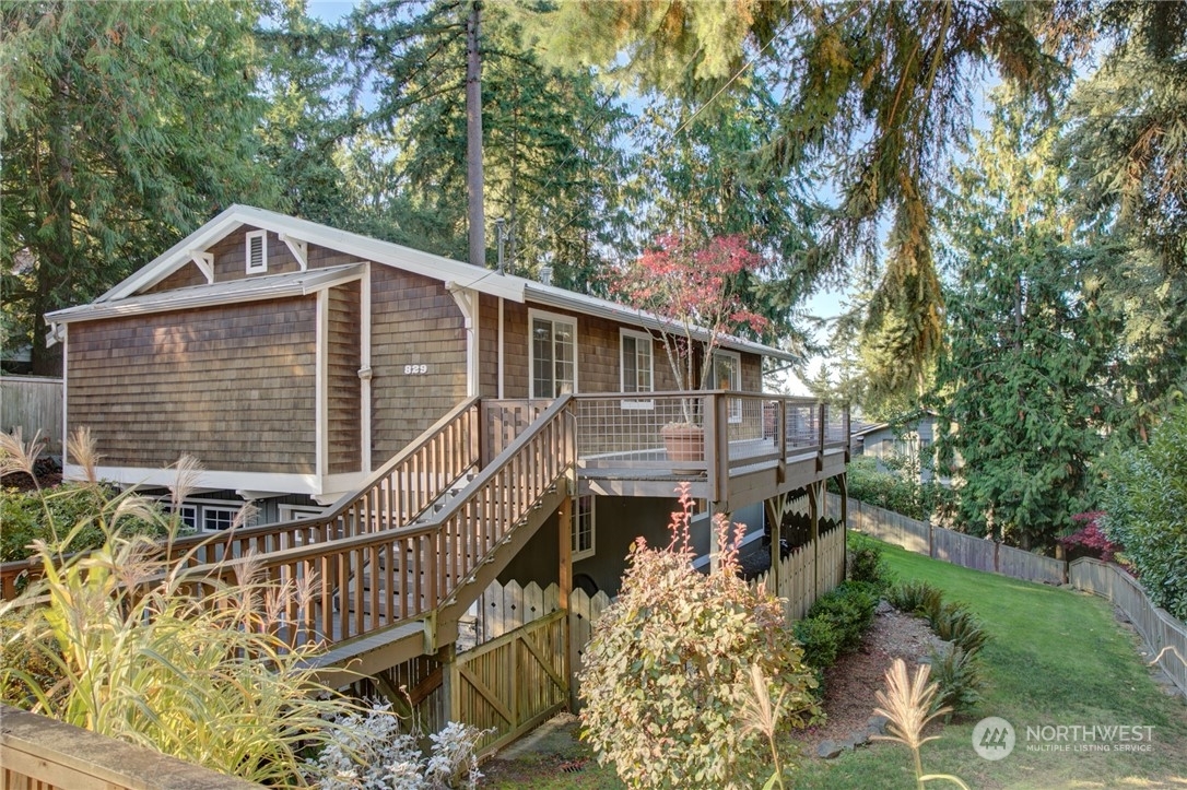 Property Photo: 829 207th Avenue NE WA 98074