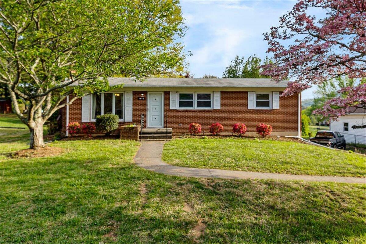 Property Photo:  1815 Park Manor Dr  VA 24014 