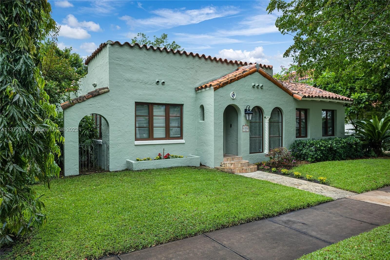 Property Photo:  1420 Venetia Ave  FL 33134 