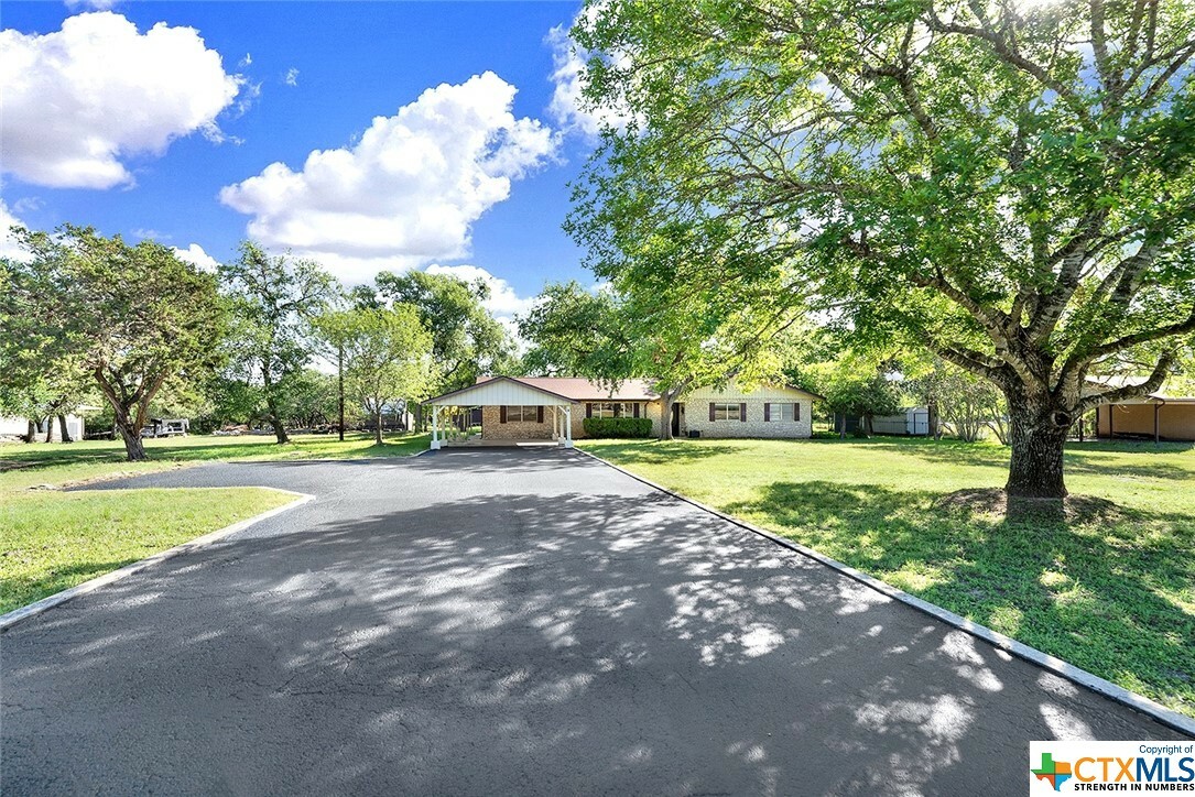 Property Photo:  402 Suttles Avenue  TX 78666 