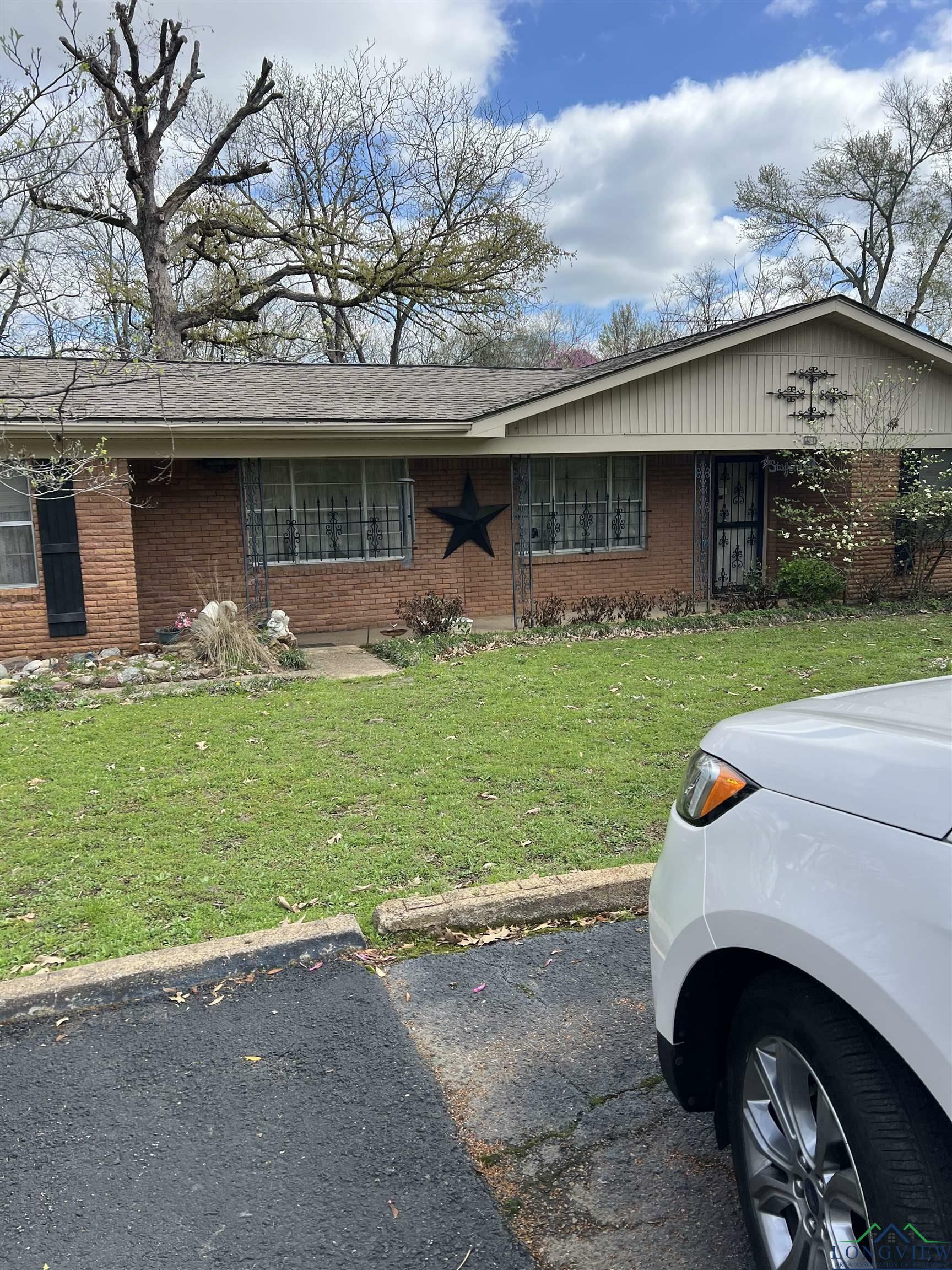 Property Photo:  2602 N Clinton St  TX 75604 