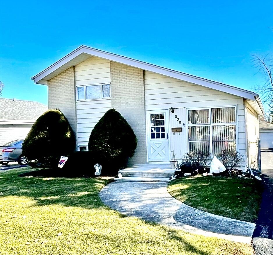 Property Photo:  535 N Iowa Avenue  IL 60181 