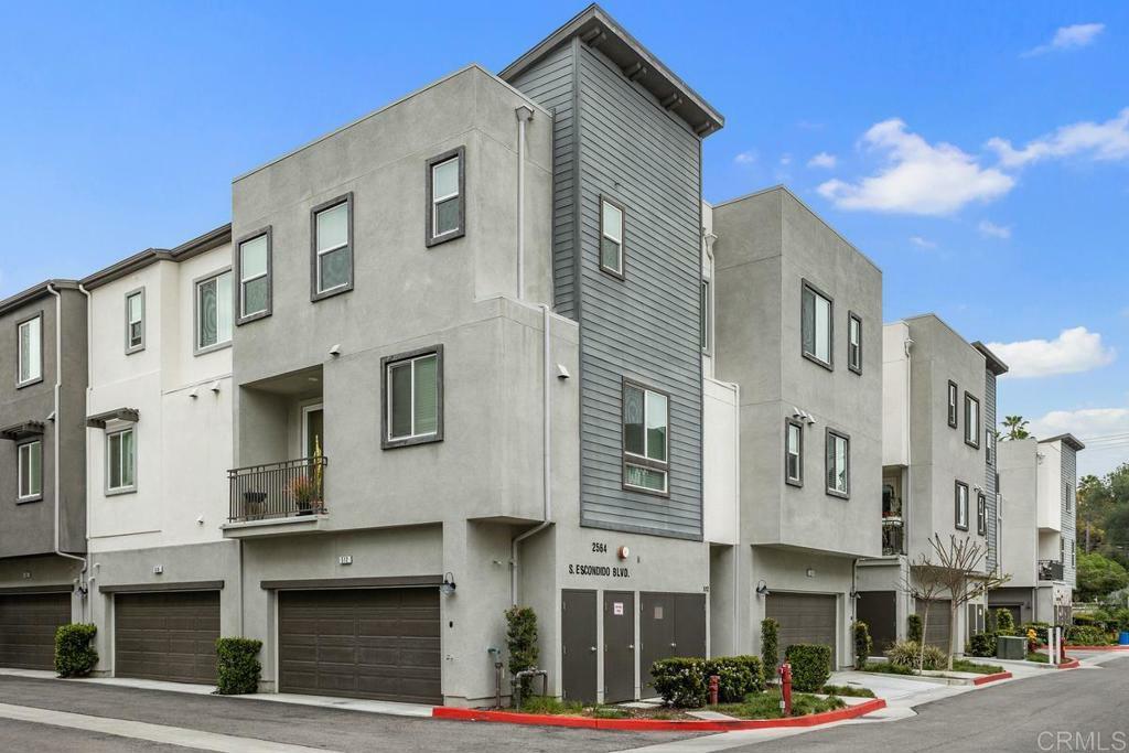 Property Photo:  2564 S Escondido Boulevard 512  CA 92025 