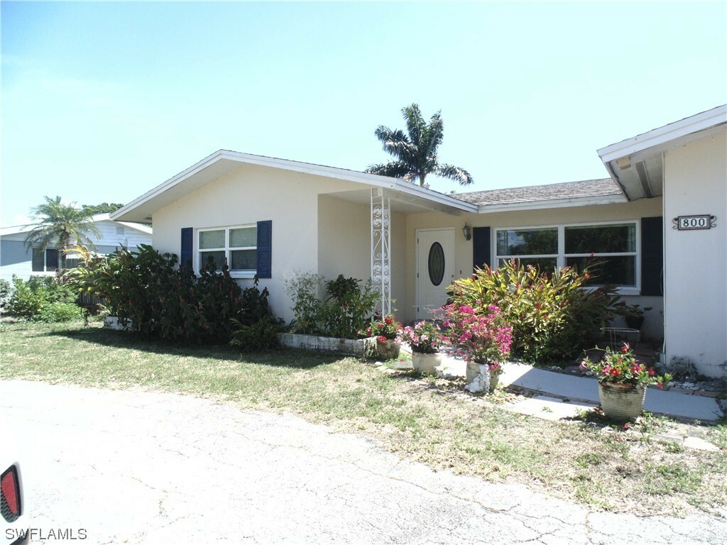 Property Photo:  800 Entrada Drive N  FL 33919 