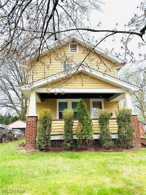 Property Photo:  964 Glenwood Street NE  OH 44483 