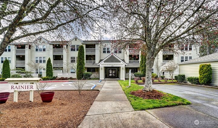 Property Photo:  4109 224th Lane SE 301  WA 98029 
