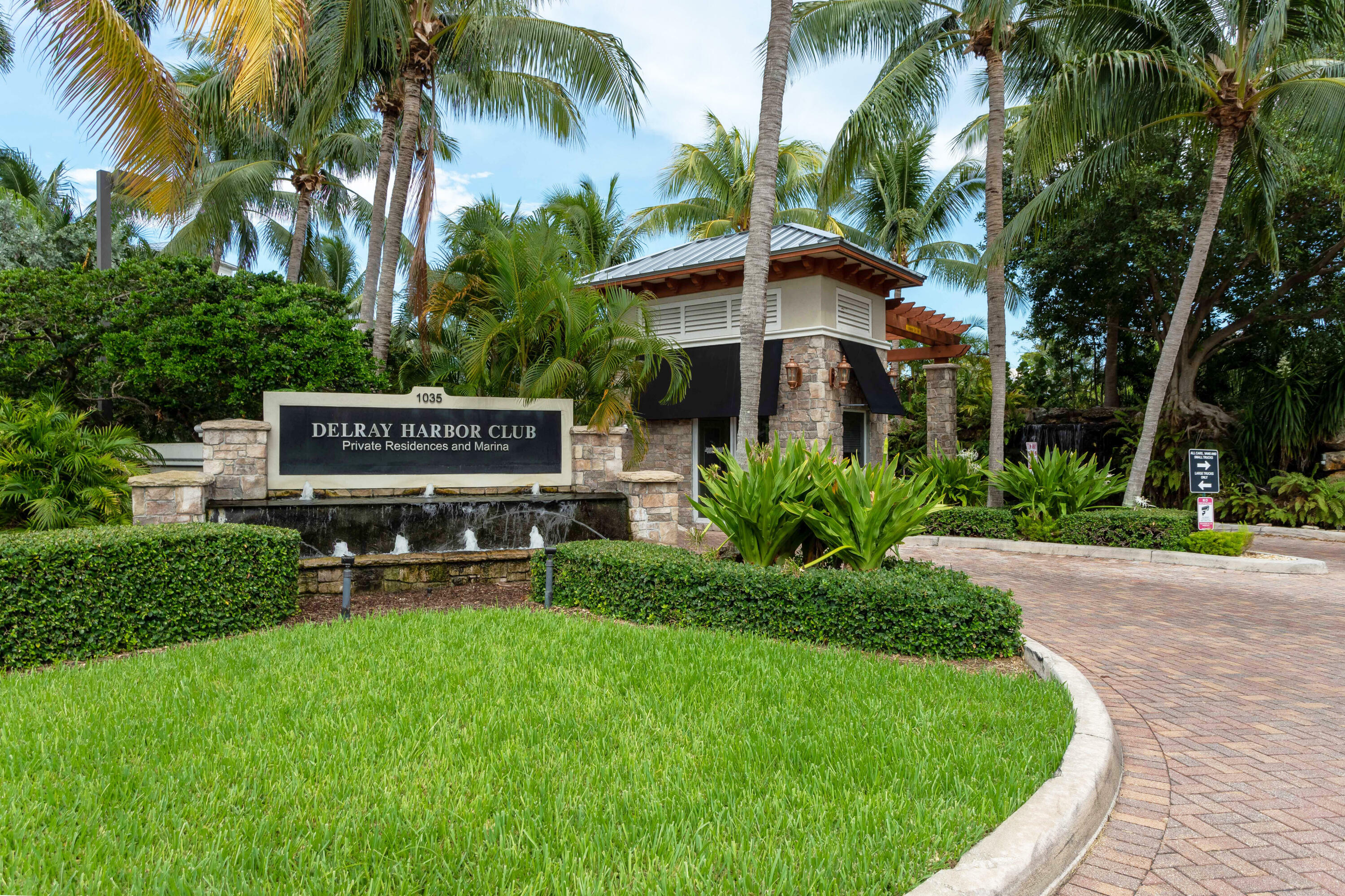 Property Photo: 1035 S Federal Highway 208 FL 33483