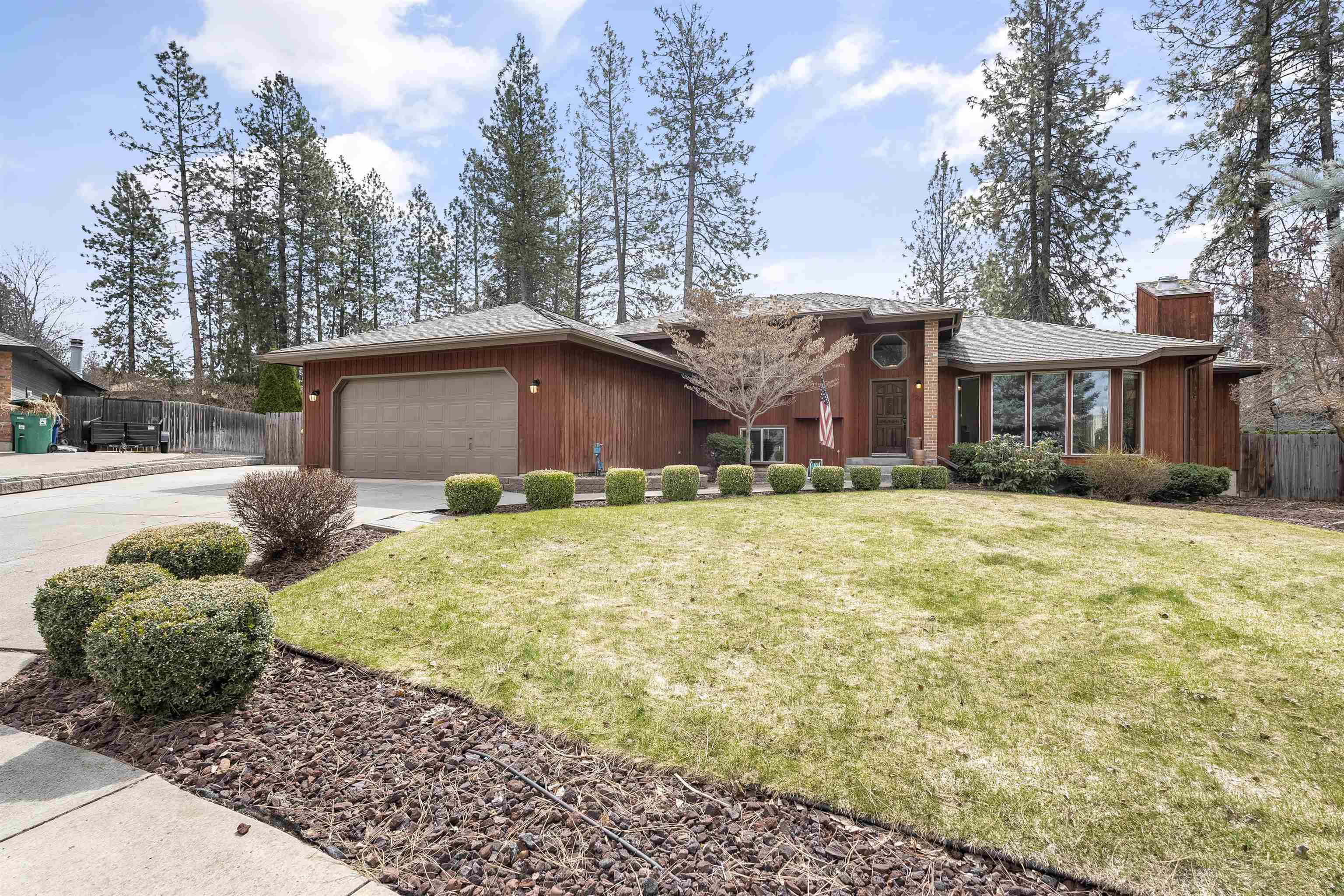 Property Photo: 5215 W Orangewood Ct WA 99208