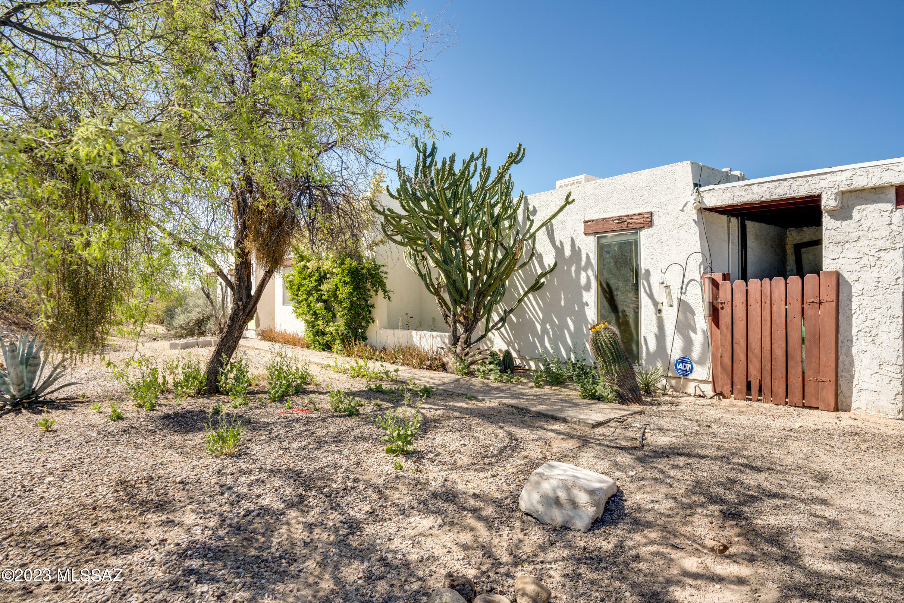 Property Photo:  2661 W Calle Del Santo  AZ 85741 