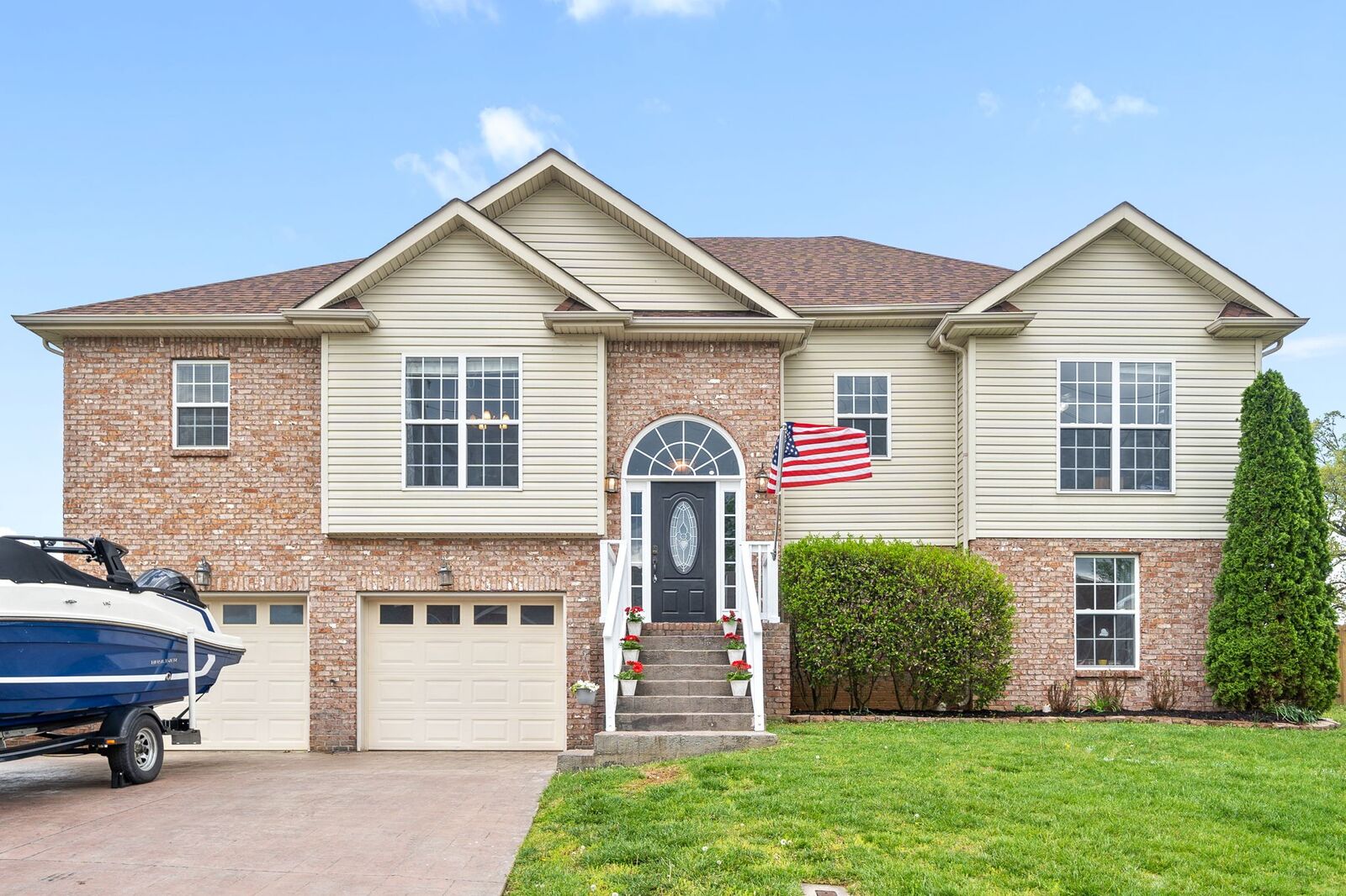 Property Photo: 3146 Hawthorn Dr TN 37043