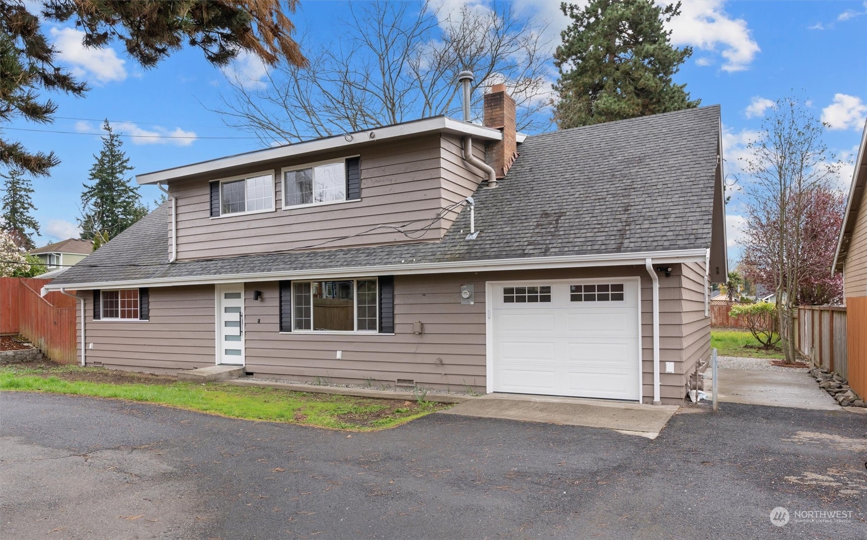 Property Photo: 10429 SE 204th Street WA 98031