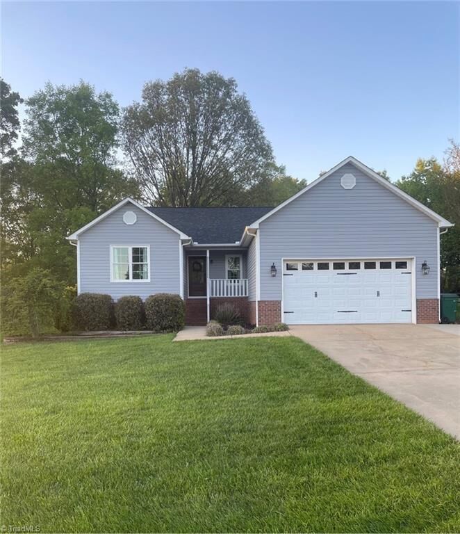 Property Photo: 688 Cress School Road NC 28147