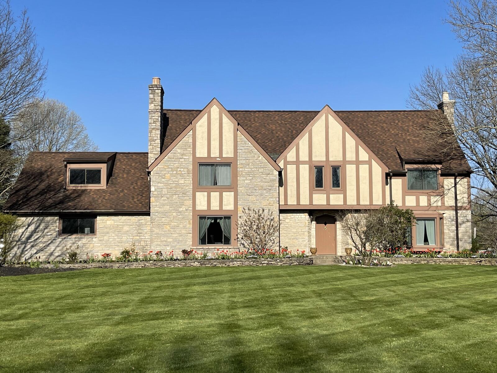 Property Photo: 11859 Woodbridge NW Lane OH 43105