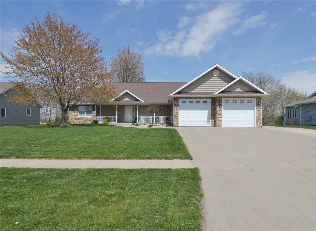 Property Photo:  403 Fairview Drive  IA 52577 