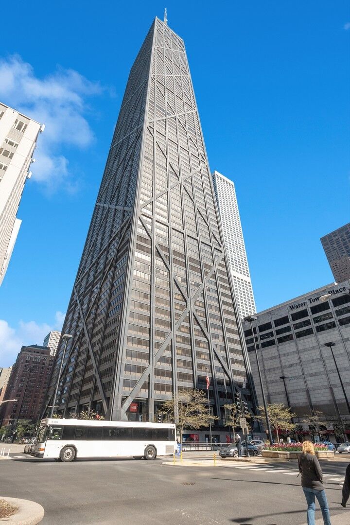 Property Photo: 175 E Delaware Place 5219 IL 60611