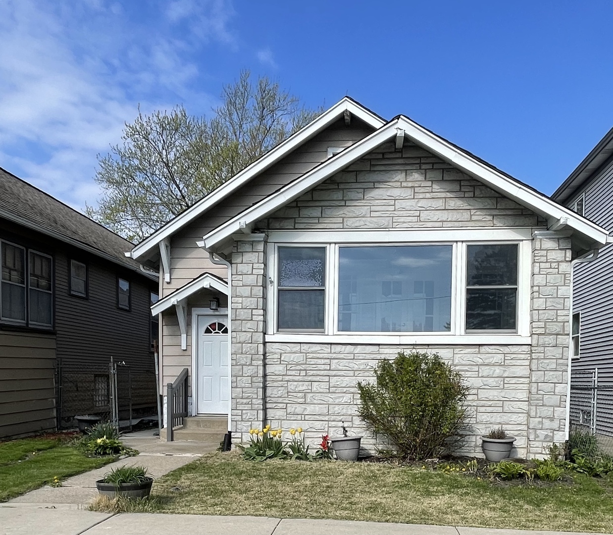 Property Photo:  10120 S Yale Avenue  IL 60628 