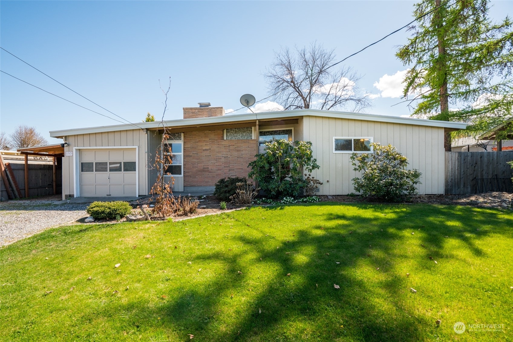 Property Photo:  1325 Castlerock Avenue  WA 98801 