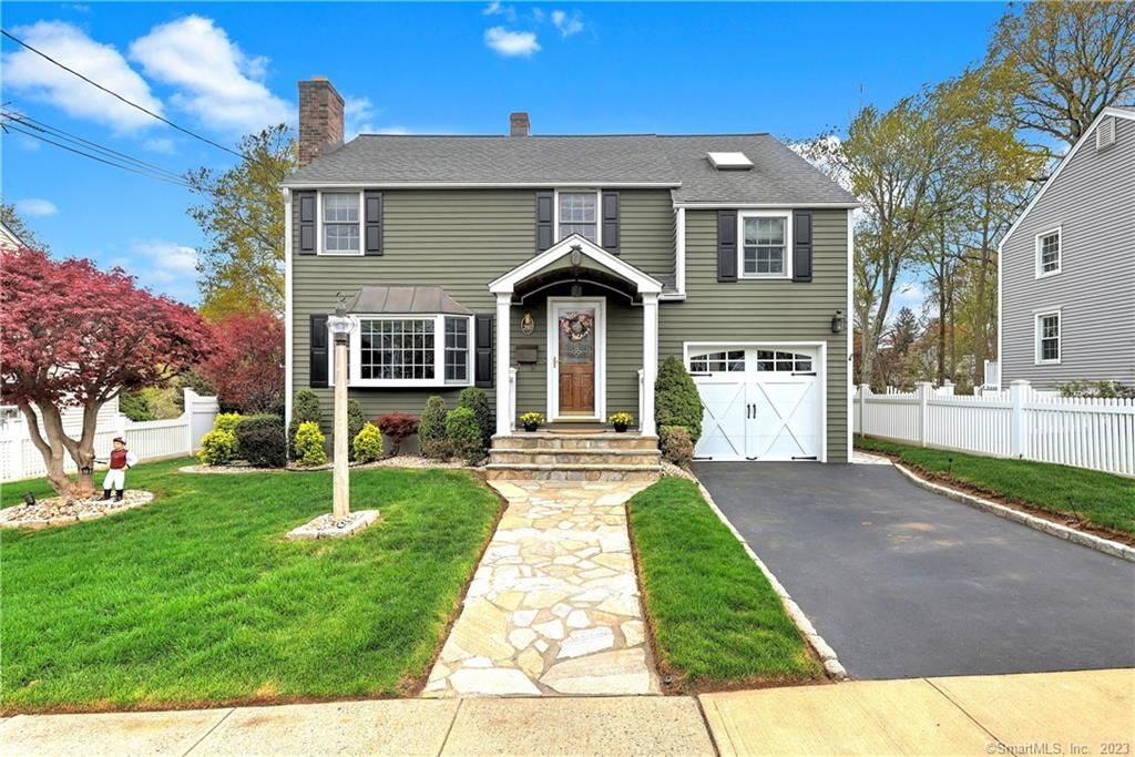 Property Photo:  297 Mount Pleasant Avenue  CT 06614 